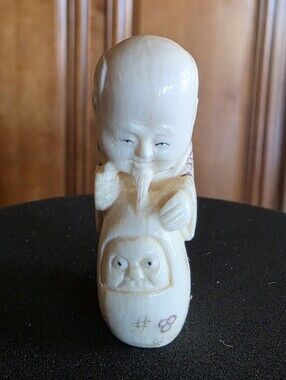 Netsuke Hand-Carved Figurine - Standing Smiling Man with Papoose - EUC RARE
